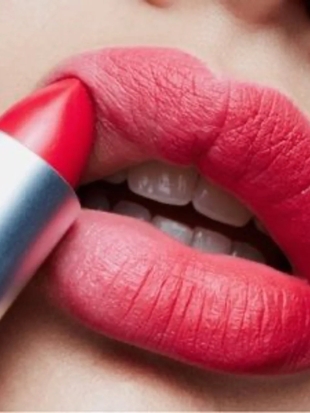 Mac Retro Matte Lipstick- Relentlessly Red